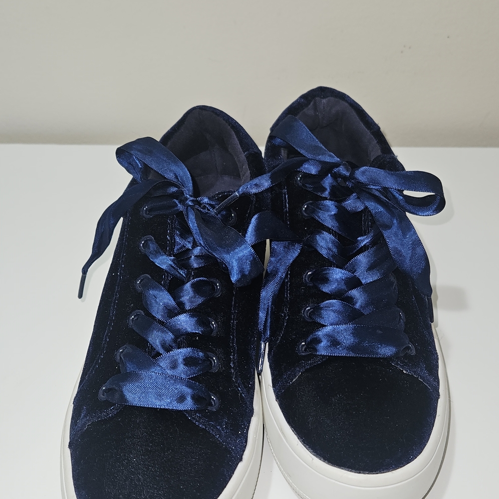 Steve Madden Navy Velvet Sneakers Size 7